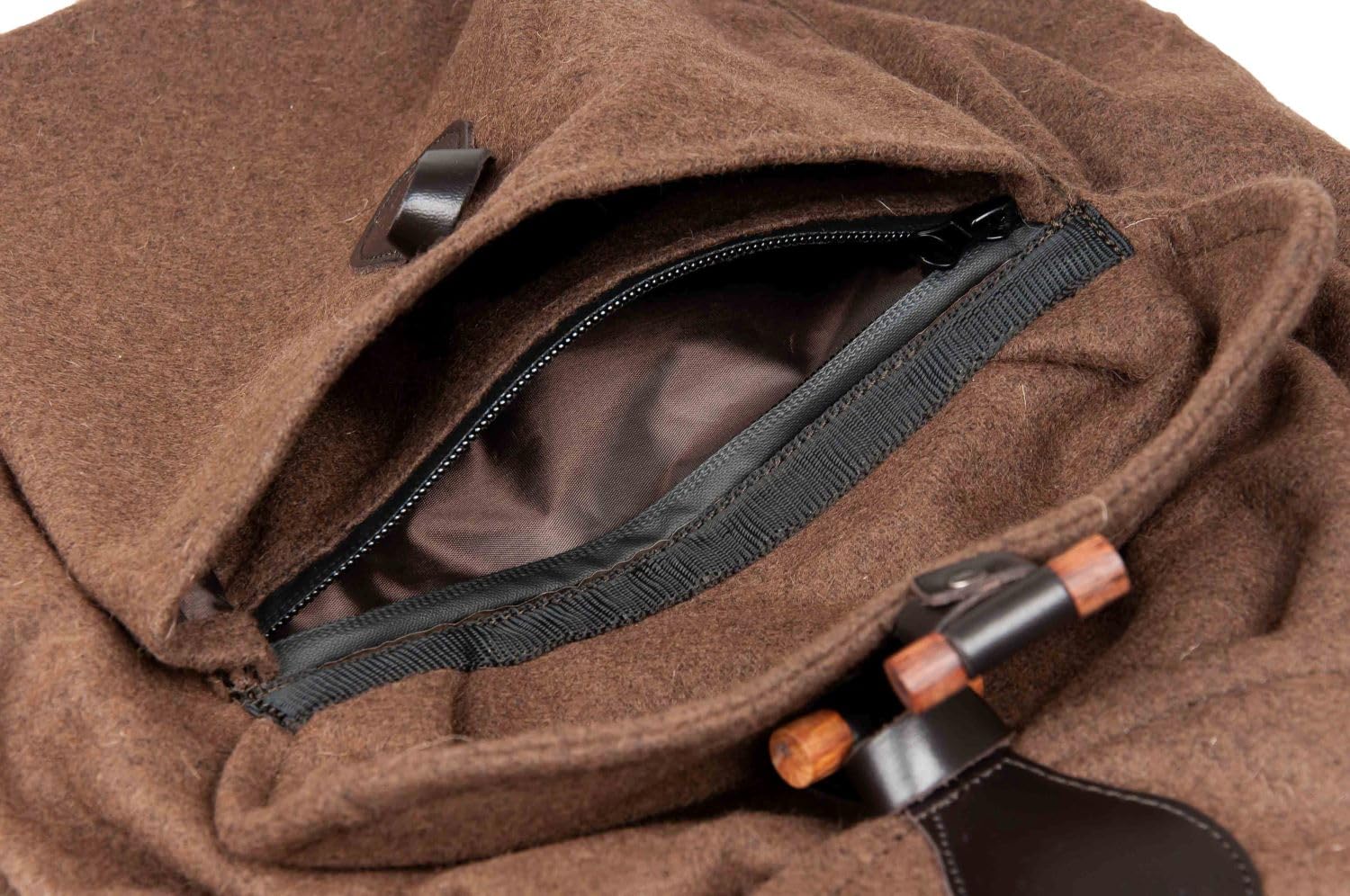 farm-land-bradford-jagdrucksack-braun-loden-leder image 6